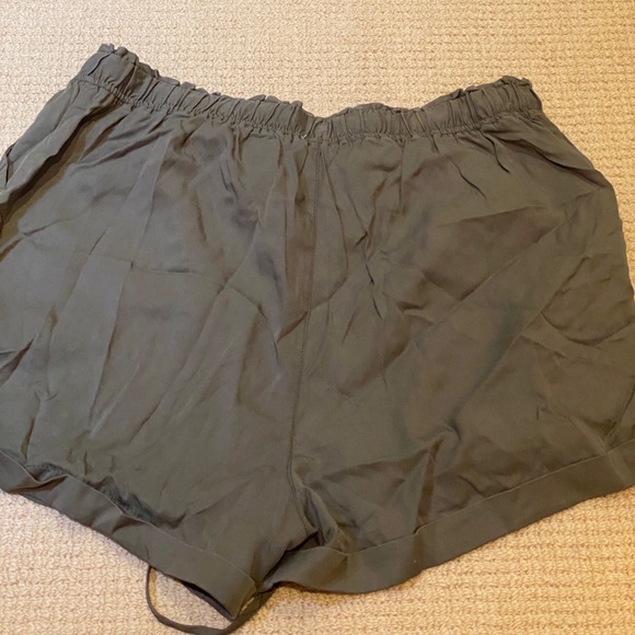 garage army green shorts - Picture 2 of 2
